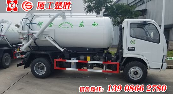 東風多利卡4方吸污車