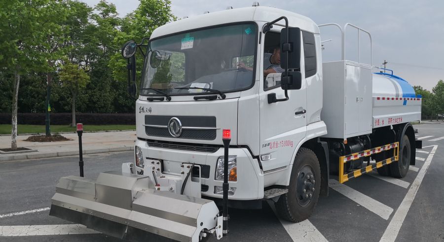 東風(fēng)天錦路面清洗車