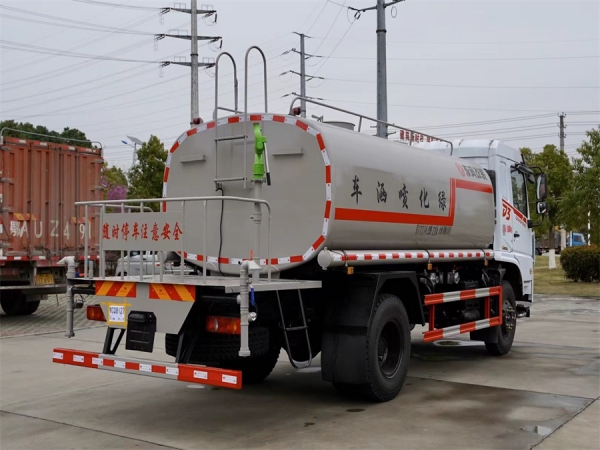 東風12方灑水車